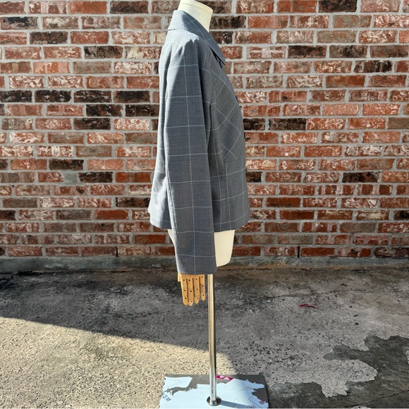 H Hilfiger grey plaid 98% wool blazer w/satin lining / 12 / Excellent condition - Picture 11 of 14